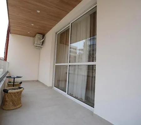 Appartement Golden Space 1 *