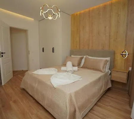 Appartement Golden Space 1 *
